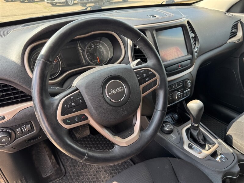 2017 Jeep Cherokee Latitude - Photo 10 - Clio, MI 48420