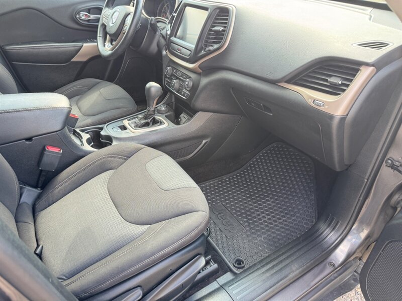 2017 Jeep Cherokee Latitude - Photo 20 - Clio, MI 48420
