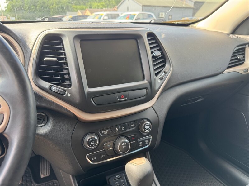 2017 Jeep Cherokee Latitude - Photo 12 - Clio, MI 48420