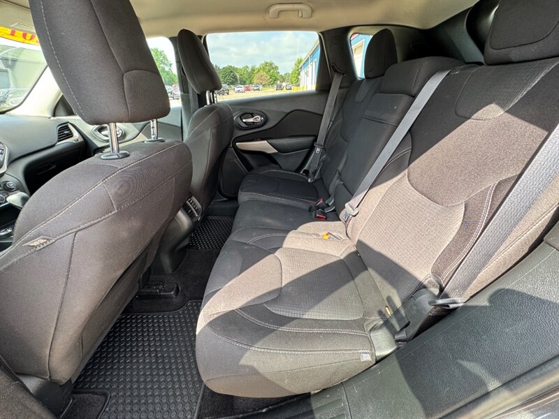 2017 Jeep Cherokee Latitude - Photo 14 - Clio, MI 48420