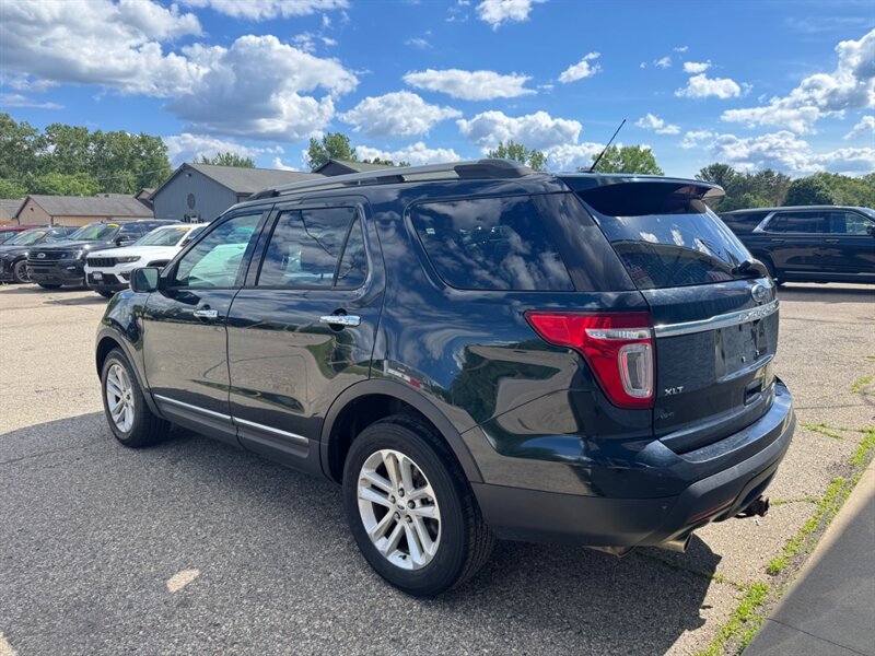 2015 Ford Explorer XLT - Photo 2 - Clio, MI 48420