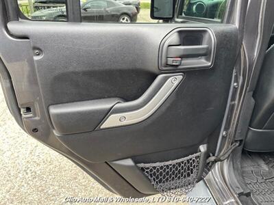 2016 Jeep Wrangler Unlimited Sahara 4WD  Spotless Frame!! - Photo 22 - Clio, MI 48420