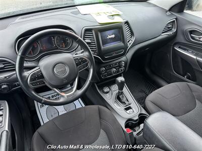 2019 Jeep Cherokee Sport 4WD   - Photo 14 - Clio, MI 48420