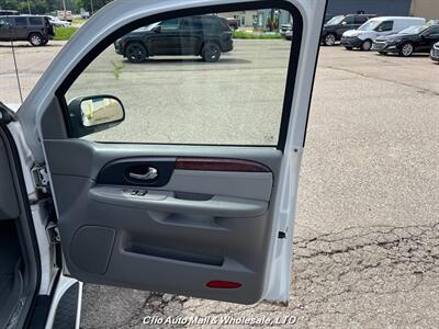 2006 GMC Envoy XL Denali   - Photo 12 - Clio, MI 48420
