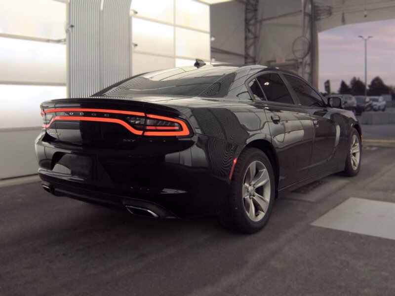 2017 Dodge Charger SXT - Photo 2 - Clio, MI 48420