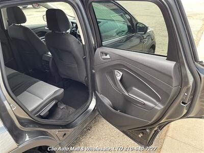 2017 Ford Escape SE AWD   - Photo 15 - Clio, MI 48420