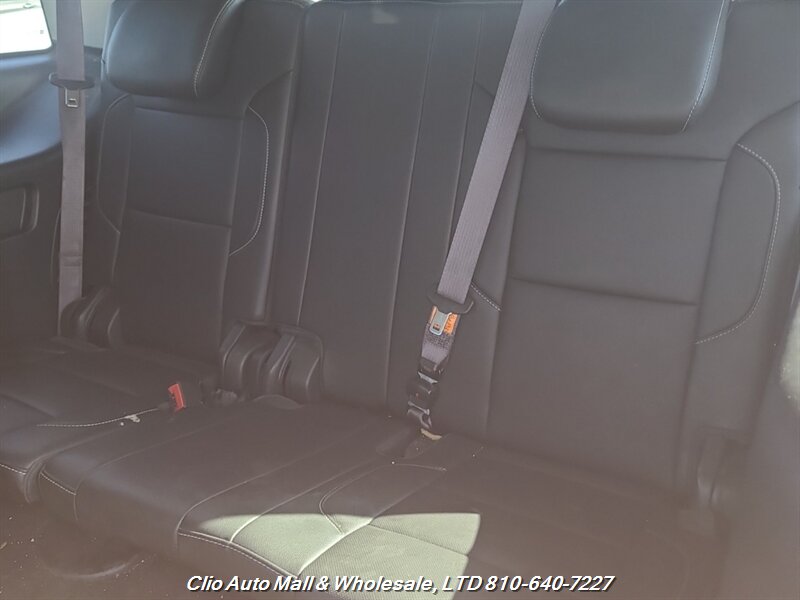 2017 GMC Yukon SLT   - Photo 8 - Clio, MI 48420