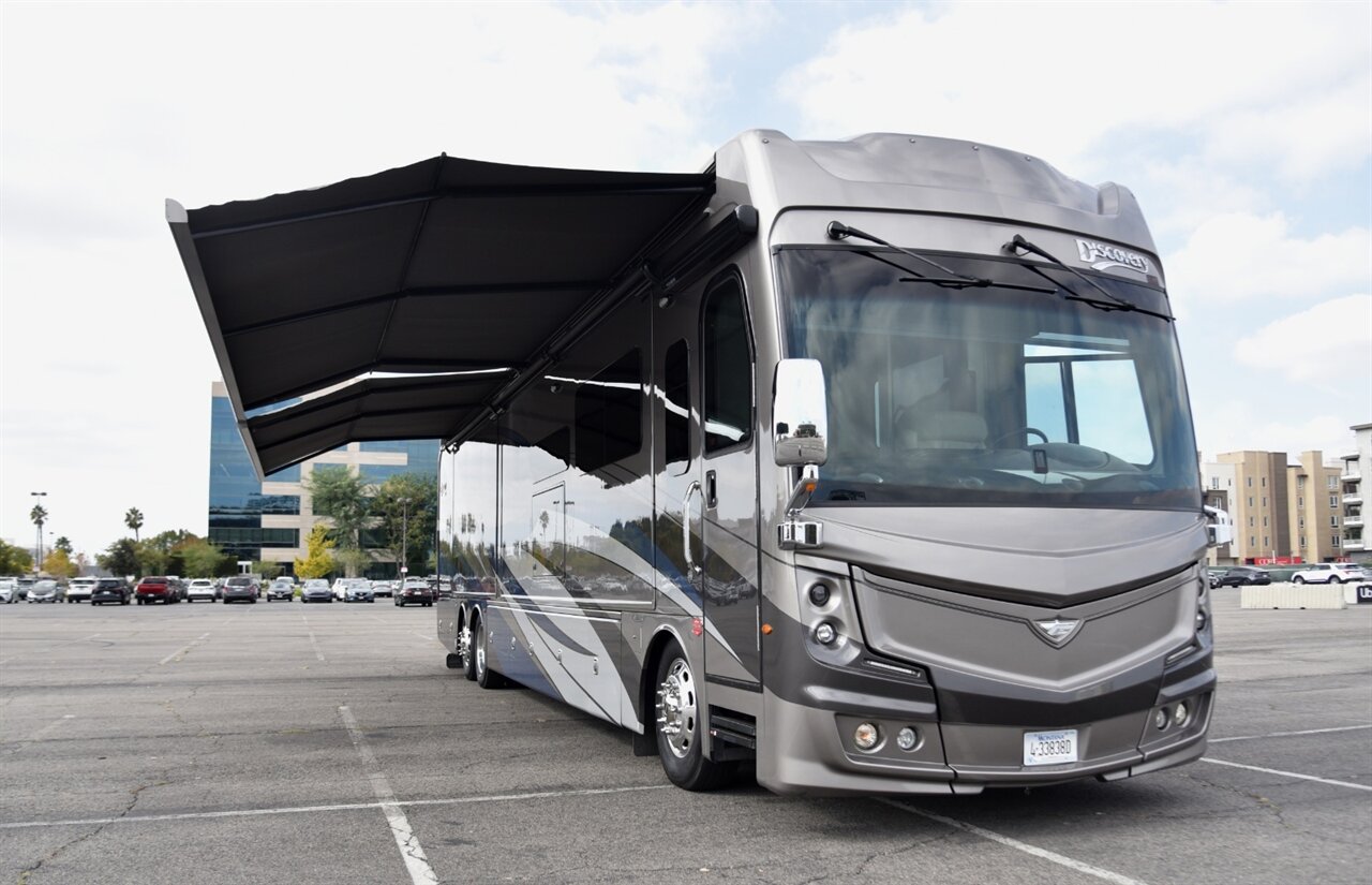 2021 Fleetwood Discovery LXE 44H   - Photo 13 - Orange, CA 92867