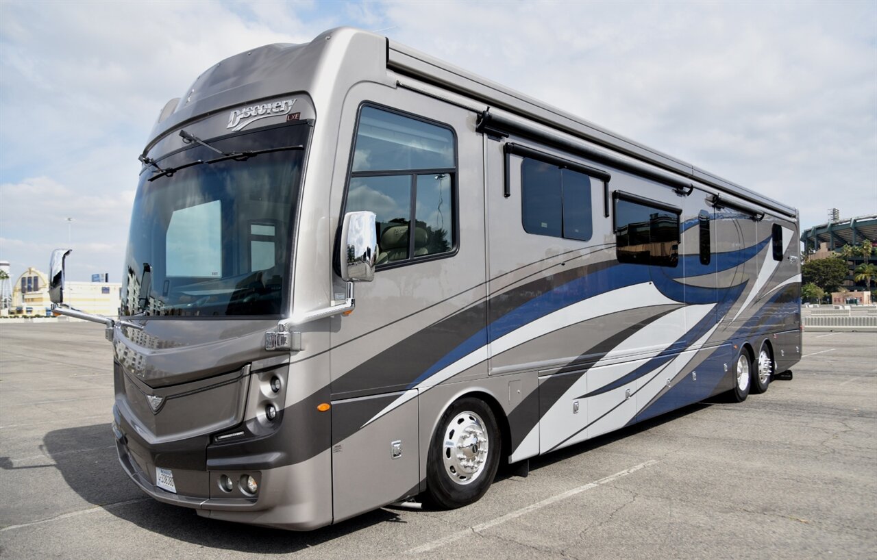 2021 Fleetwood Discovery LXE 44H   - Photo 7 - Orange, CA 92867