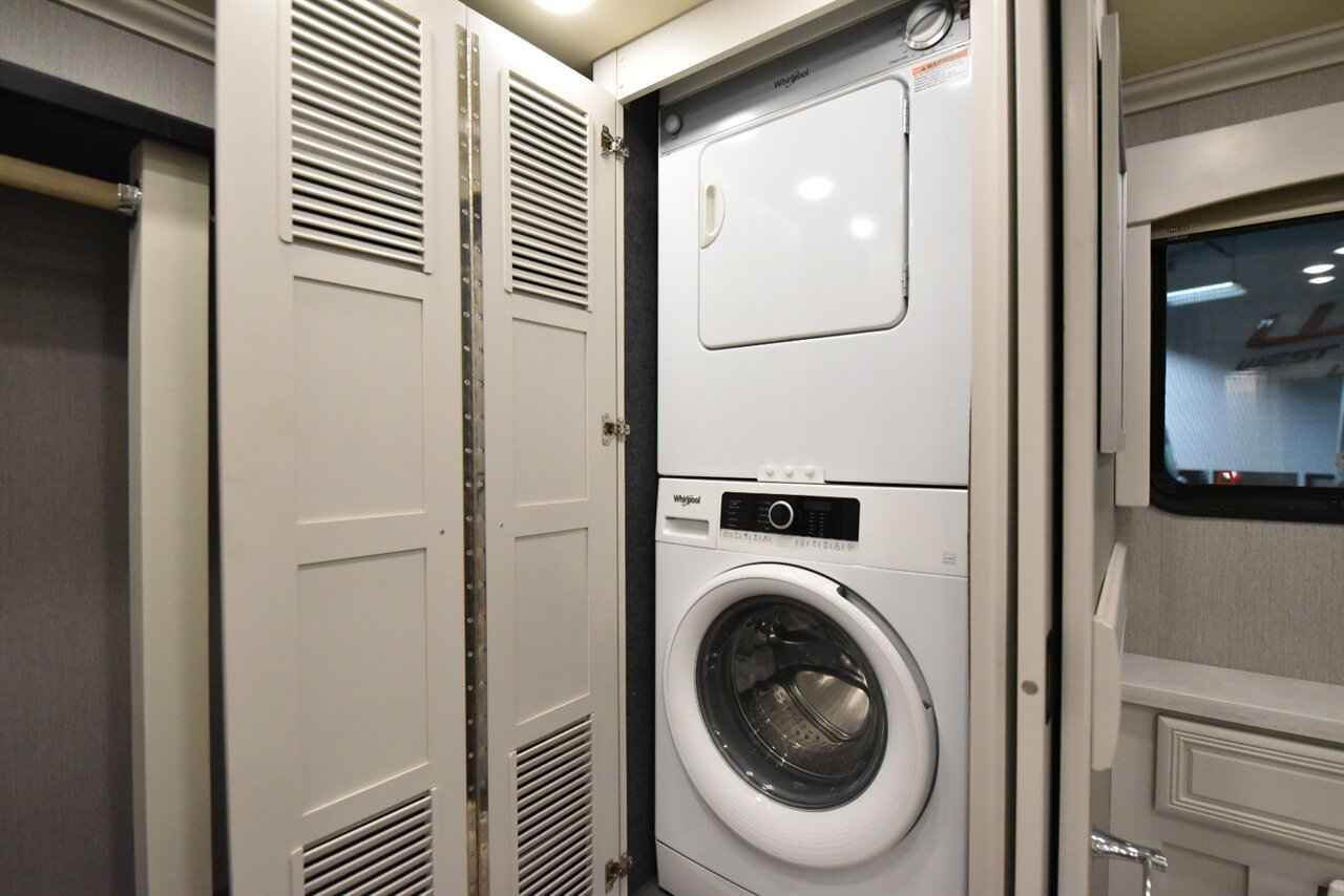 2021 Fleetwood Discovery LXE 44H   - Photo 37 - Orange, CA 92867