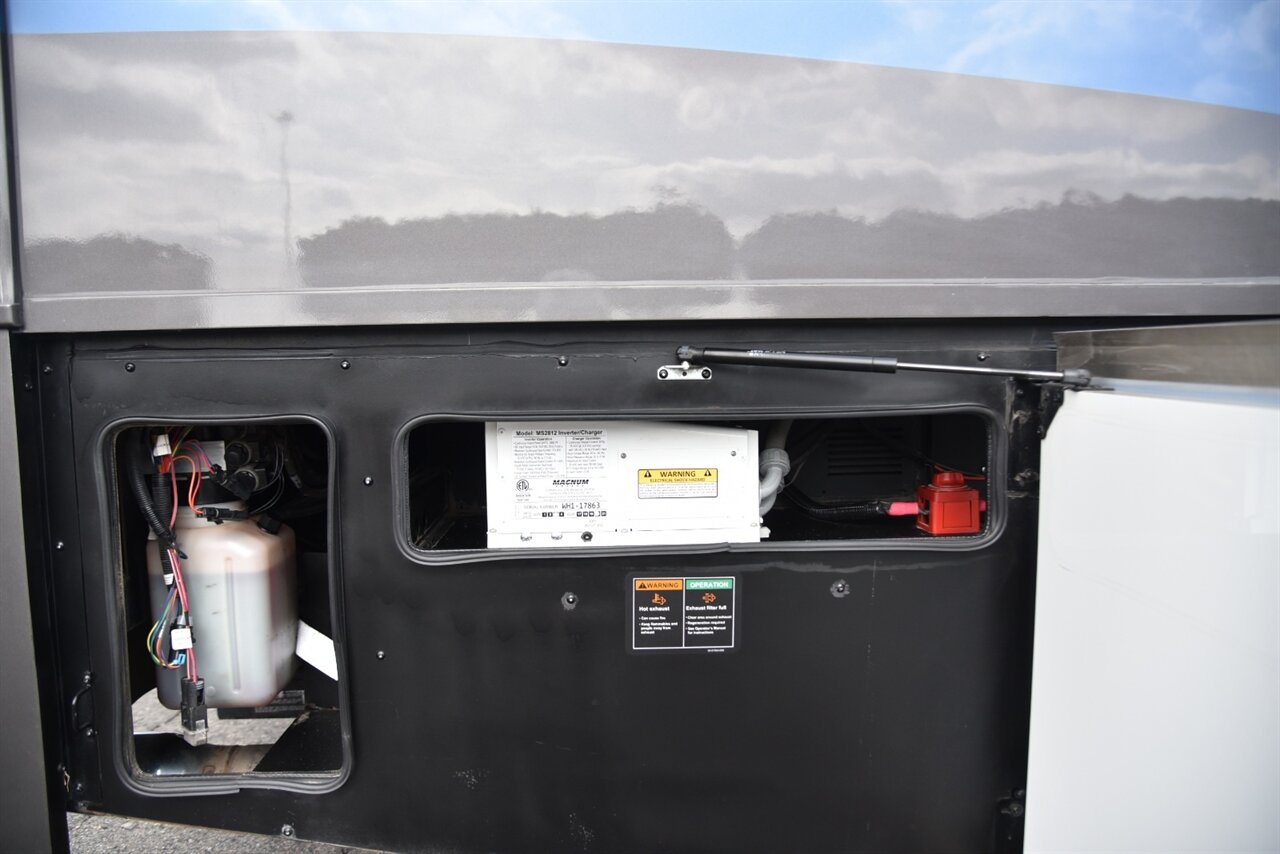 2021 Fleetwood Discovery LXE 44H   - Photo 46 - Orange, CA 92867