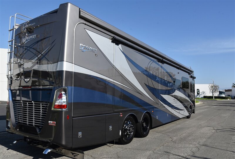 2021 Fleetwood Discovery LXE 44H  