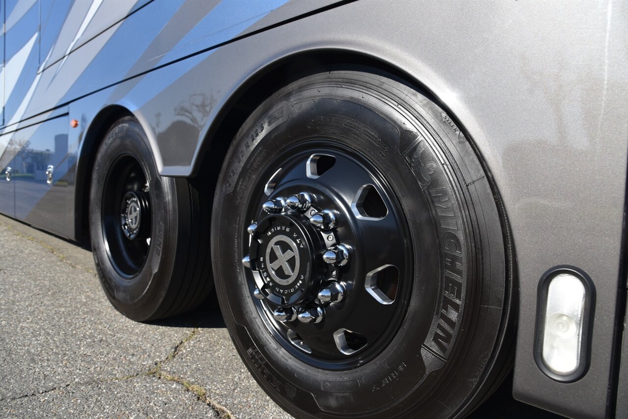 2021 Fleetwood Discovery LXE 44H   - Photo 44 - Orange, CA 92867