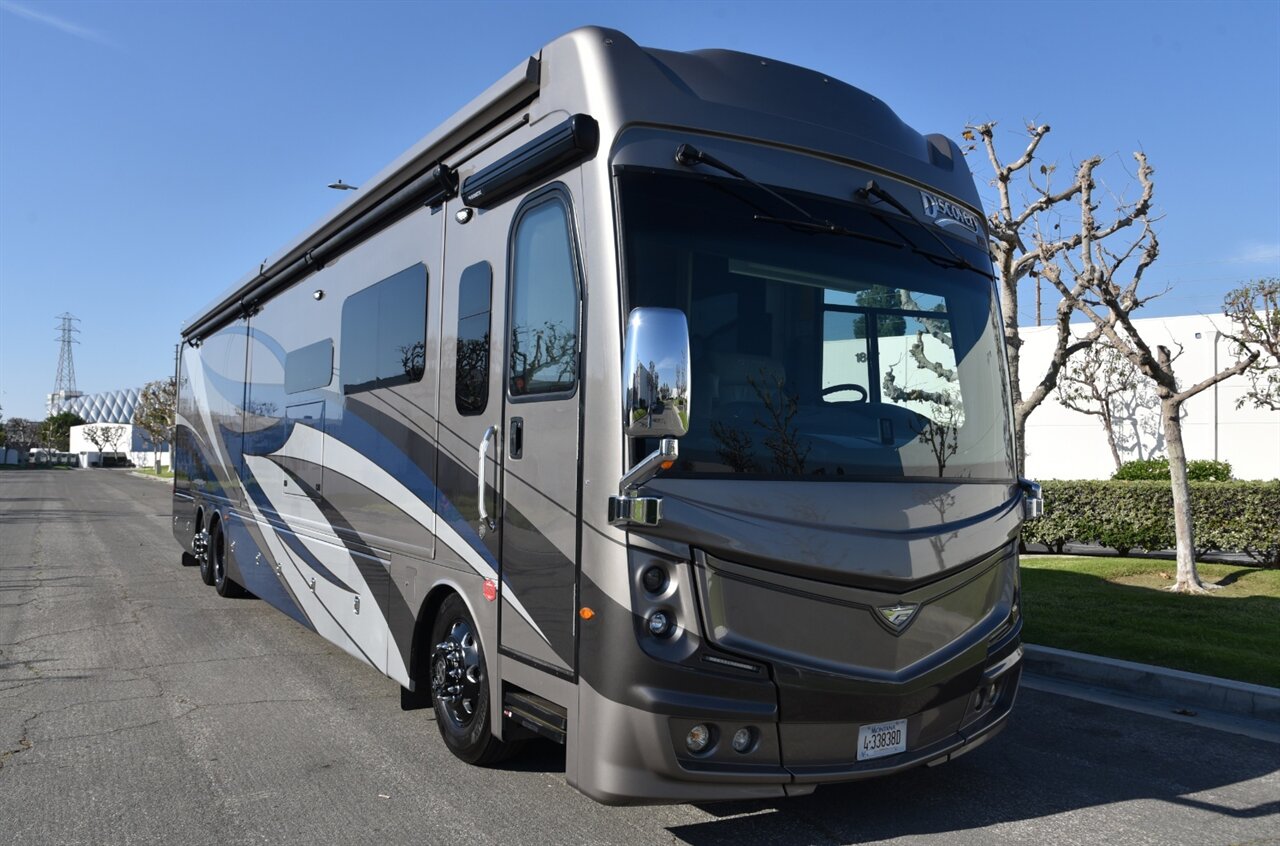 2021 Fleetwood Discovery LXE 44H   - Photo 12 - Orange, CA 92867