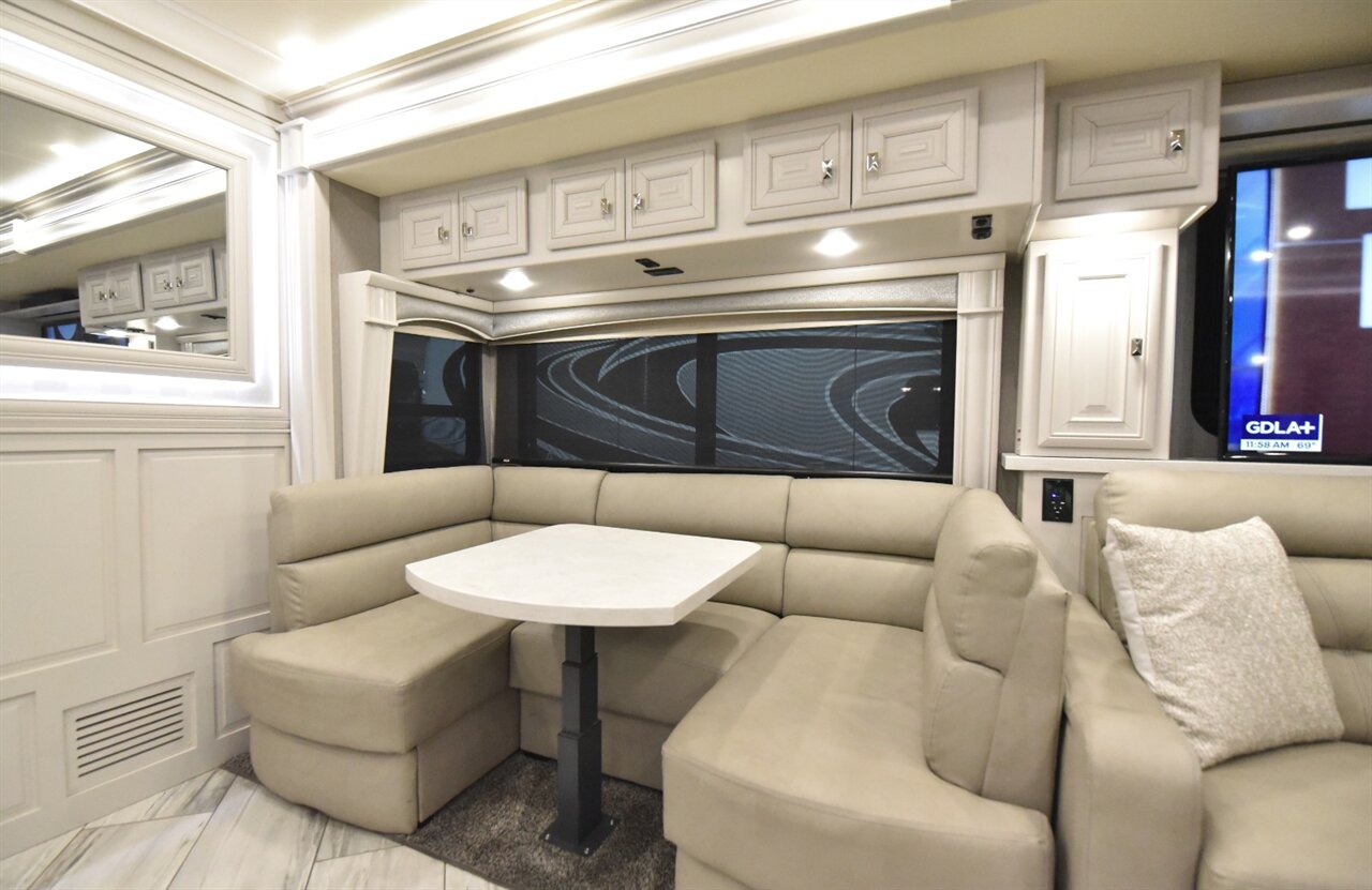 2021 Fleetwood Discovery LXE 44H   - Photo 17 - Orange, CA 92867