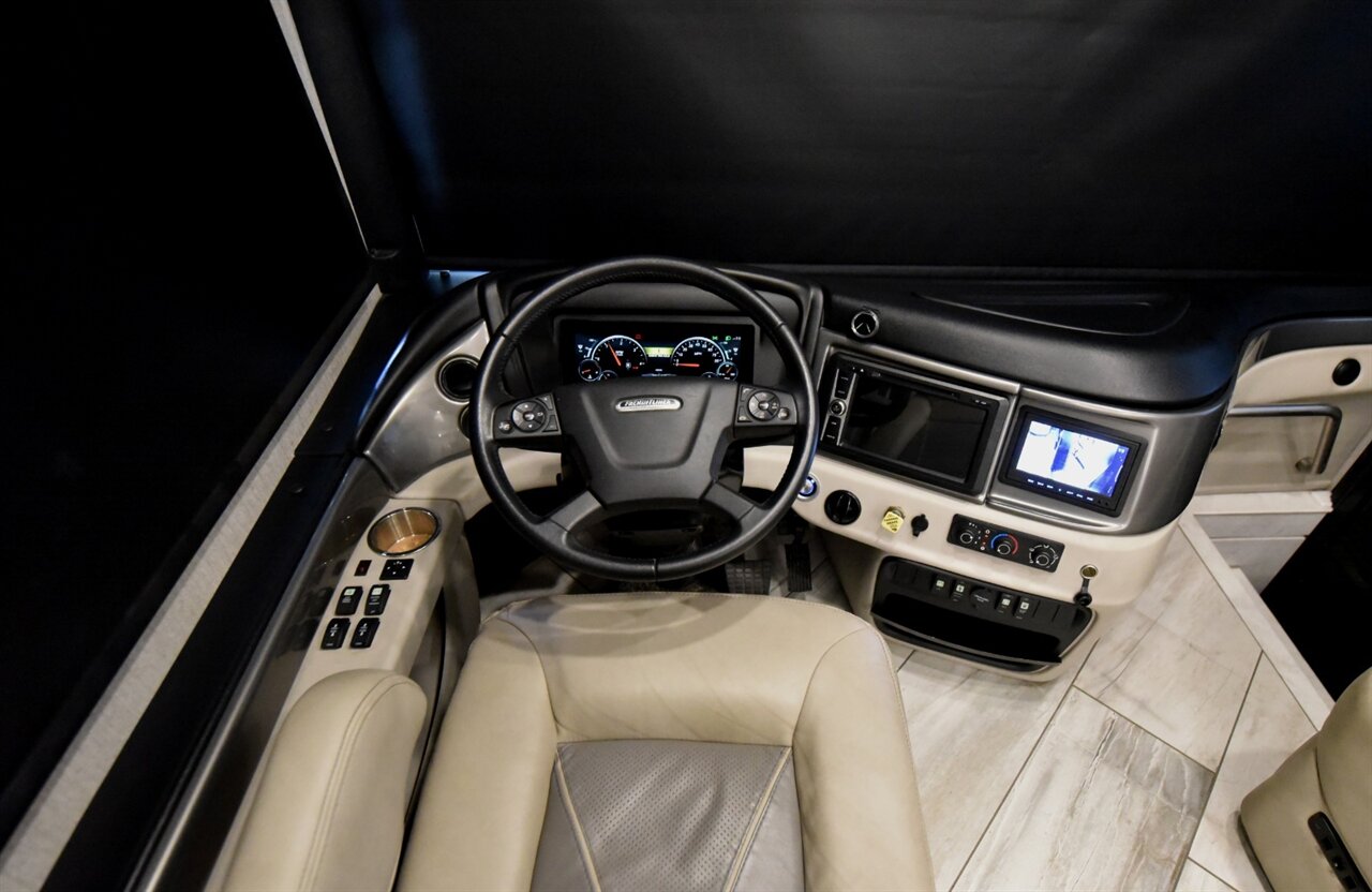 2021 Fleetwood Discovery LXE 44H   - Photo 51 - Orange, CA 92867