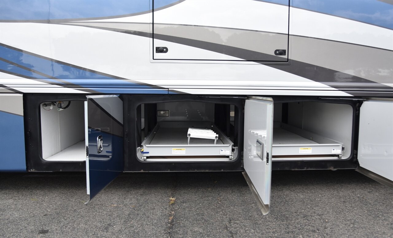 2021 Fleetwood Discovery LXE 44H   - Photo 43 - Orange, CA 92867