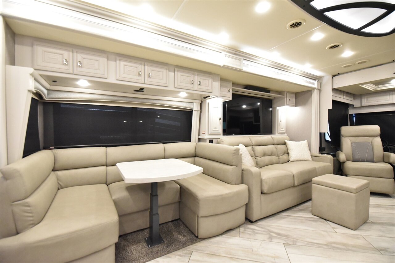 2021 Fleetwood Discovery LXE 44H   - Photo 20 - Orange, CA 92867