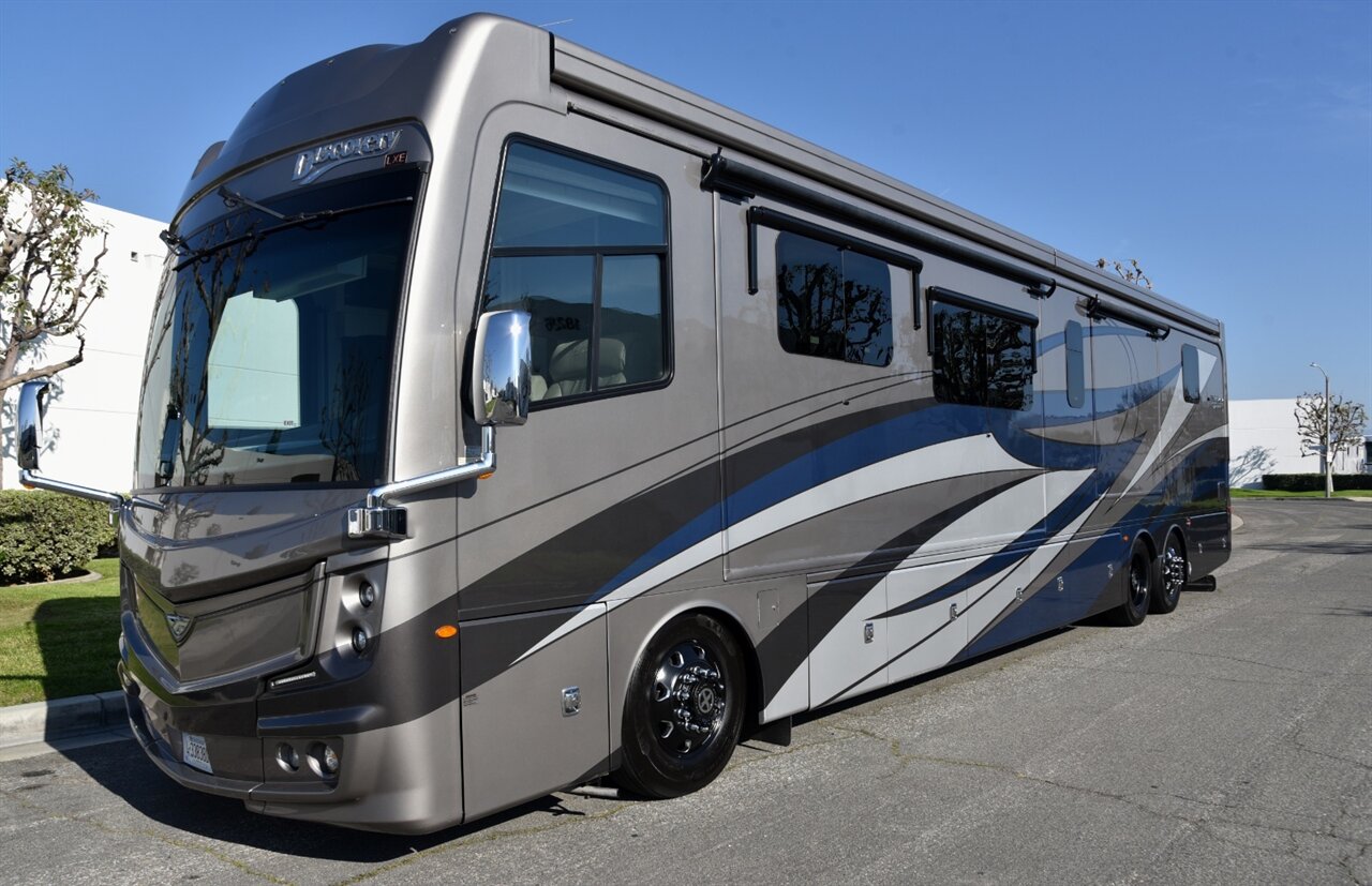 2021 Fleetwood Discovery LXE 44H   - Photo 8 - Orange, CA 92867