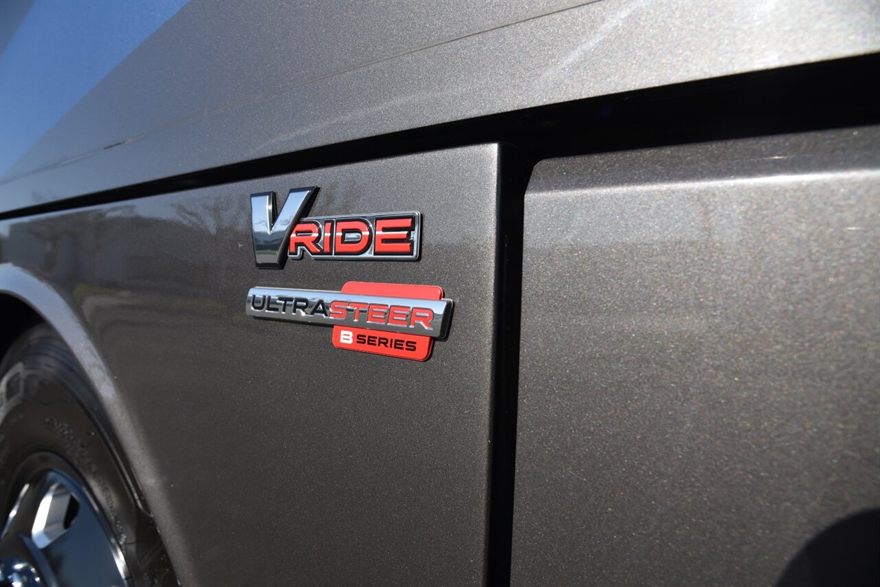 2021 Fleetwood Discovery LXE 44H   - Photo 43 - Orange, CA 92867