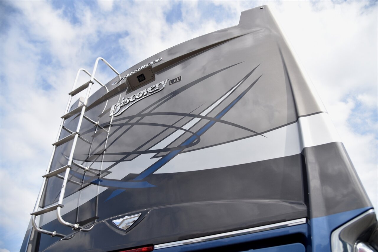 2021 Fleetwood Discovery LXE 44H   - Photo 12 - Orange, CA 92867