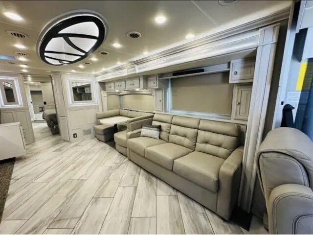 2021 Fleetwood Discovery - Photo 3 - Orange, CA 92867