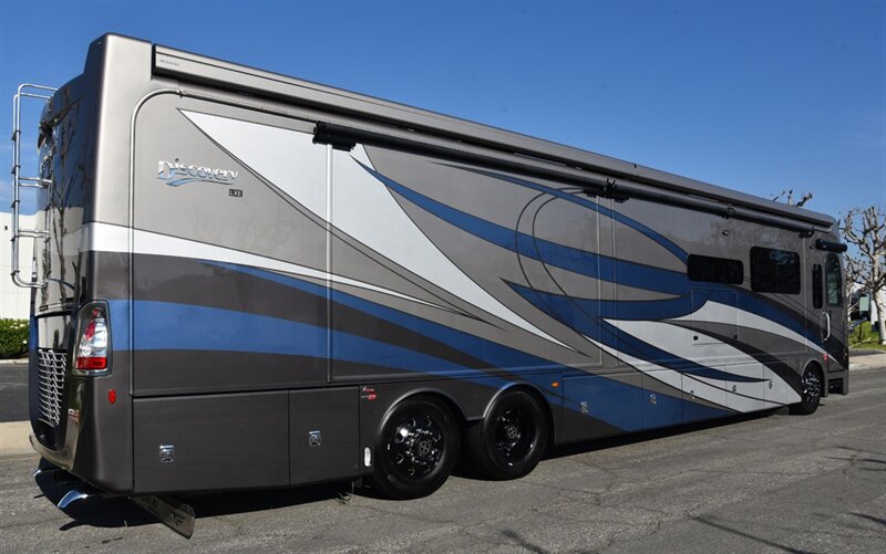 2021 Fleetwood Discovery LXE 44H  