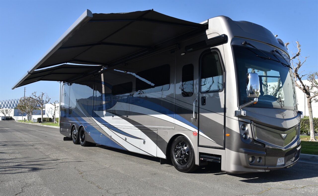 2021 Fleetwood Discovery LXE 44H   - Photo 14 - Orange, CA 92867