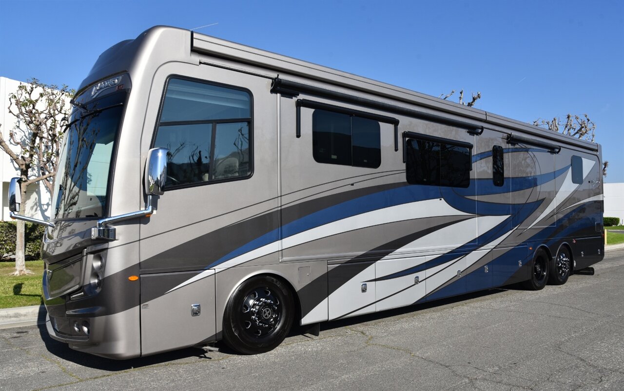 2021 Fleetwood Discovery LXE 44H   - Photo 9 - Orange, CA 92867