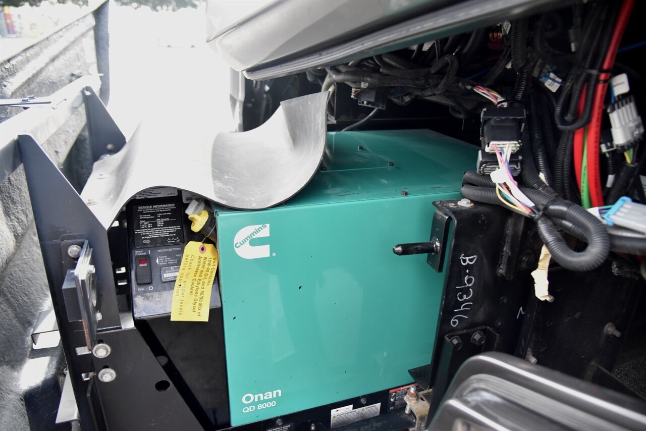 2021 Fleetwood Discovery LXE 44H   - Photo 48 - Orange, CA 92867