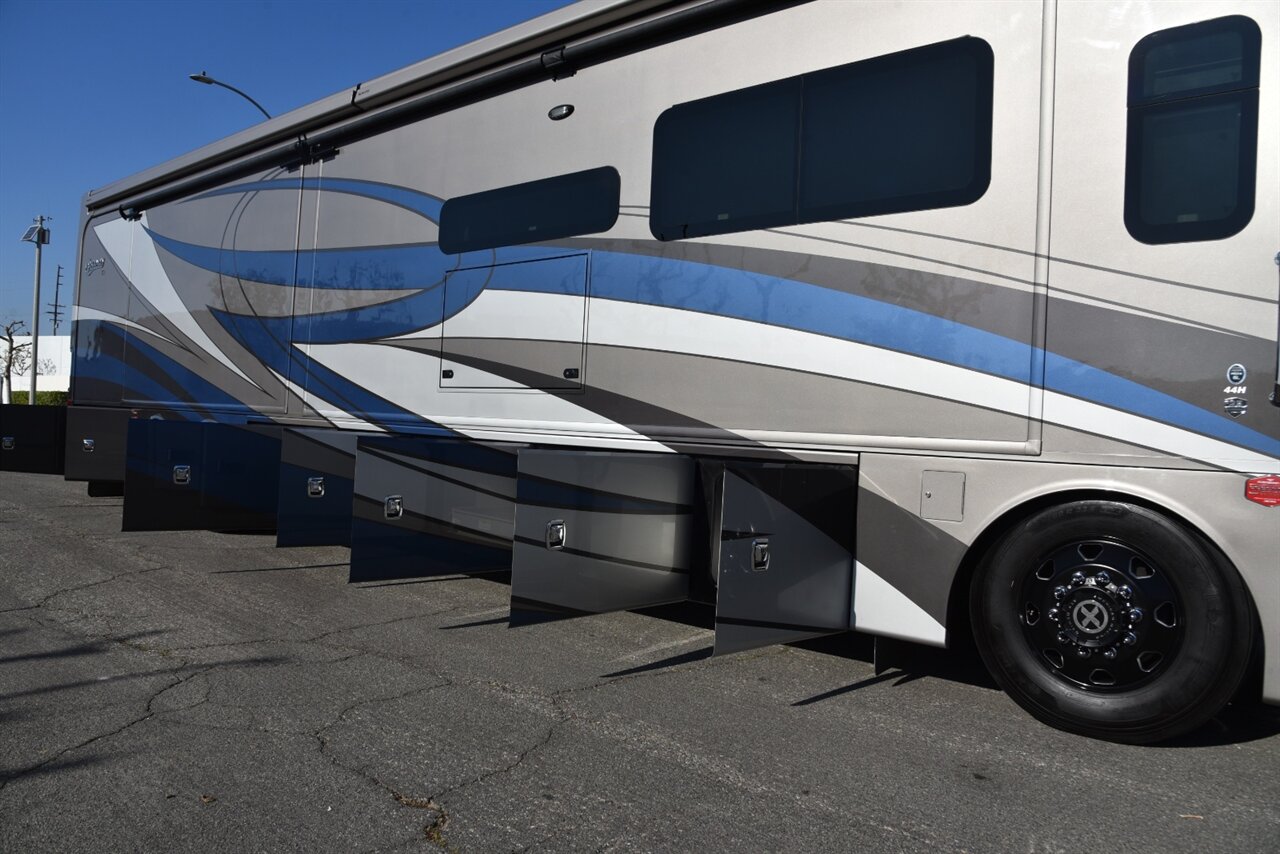 2021 Fleetwood Discovery LXE 44H   - Photo 40 - Orange, CA 92867