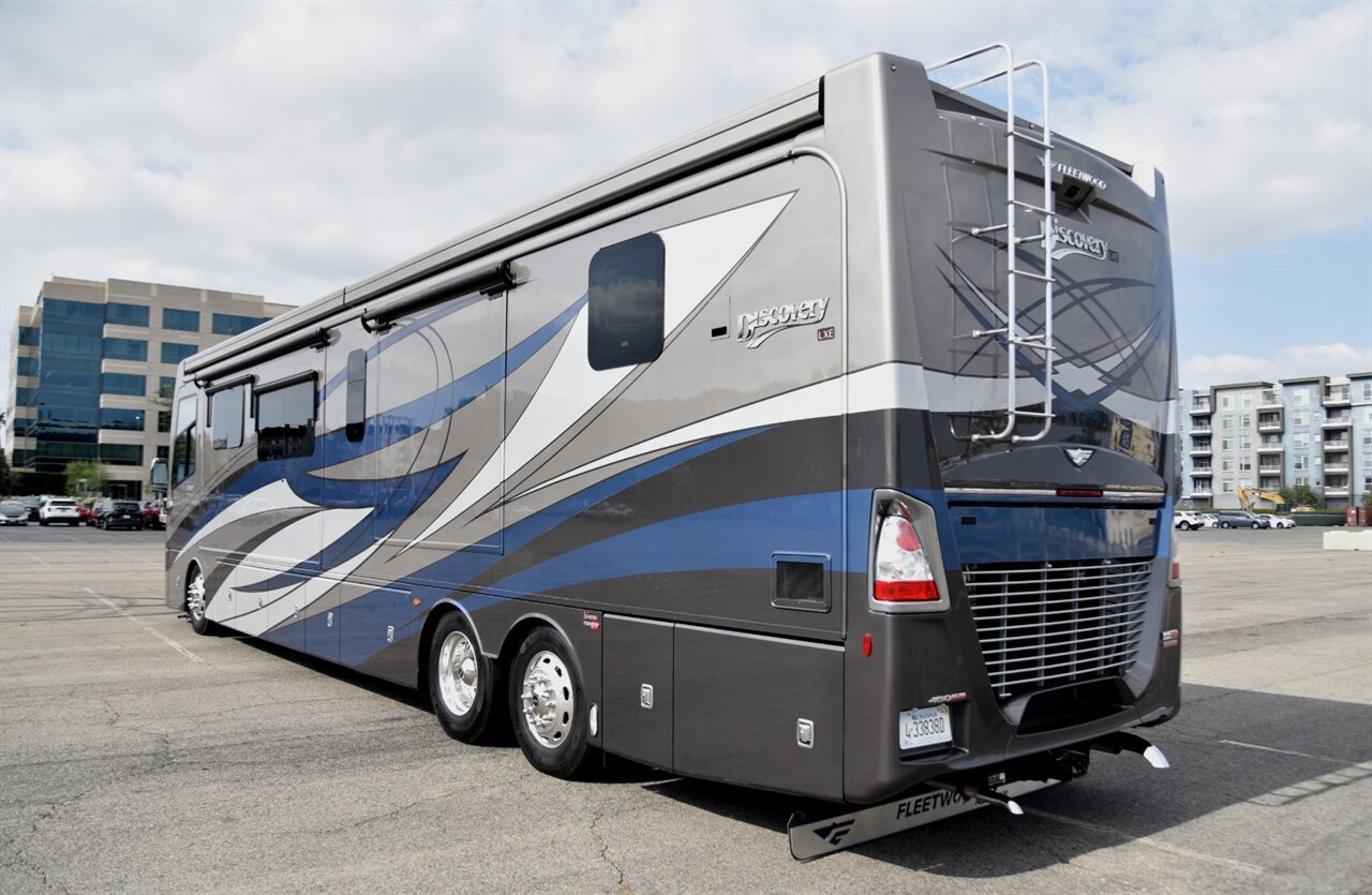 2021 Fleetwood Discovery LXE 44H   - Photo 5 - Orange, CA 92867