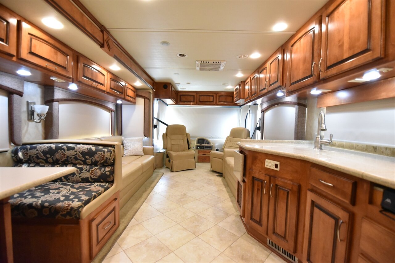 2011 Monaco Knight 40PBT   - Photo 22 - Orange, CA 92867