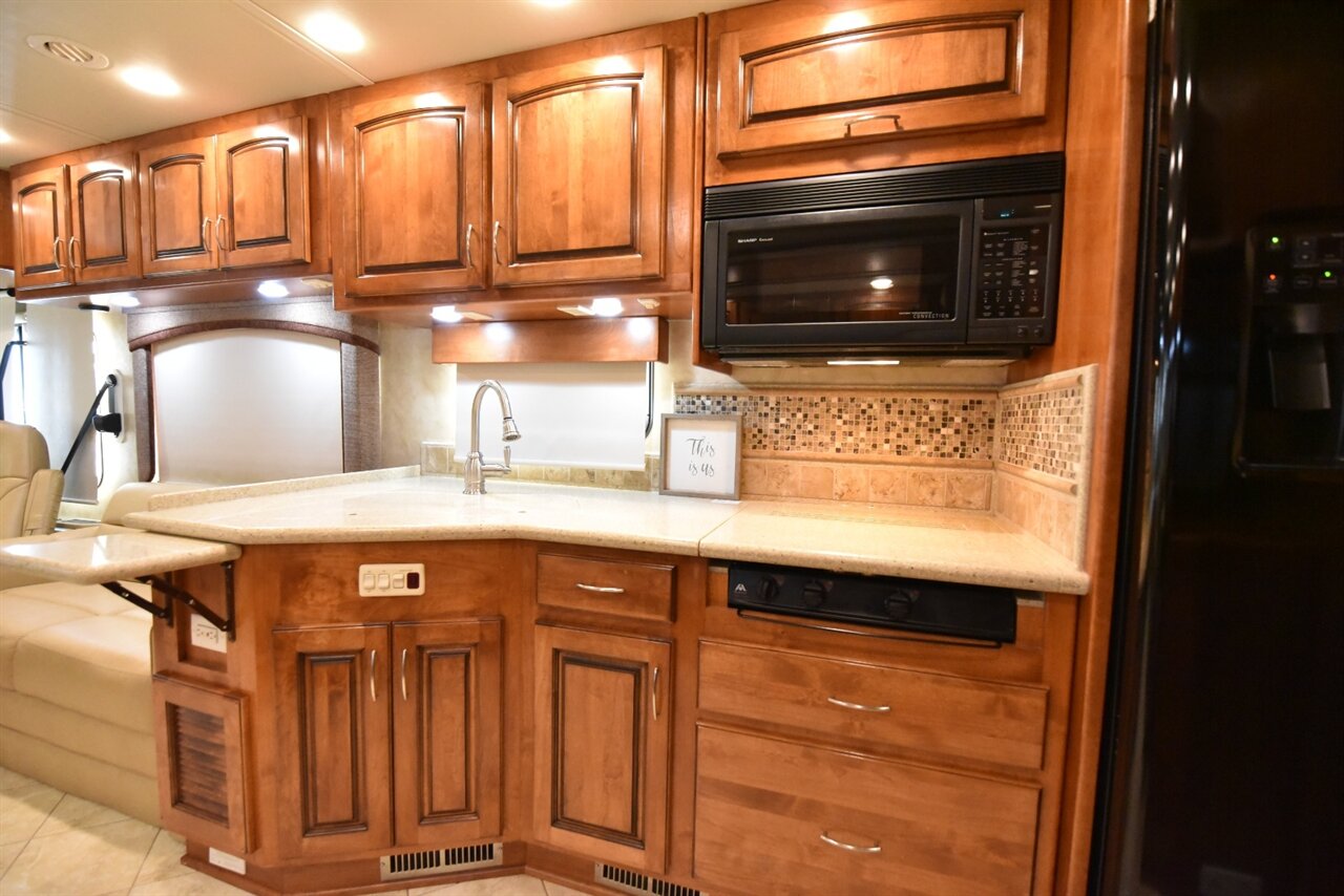 2011 Monaco Knight 40PBT   - Photo 16 - Orange, CA 92867