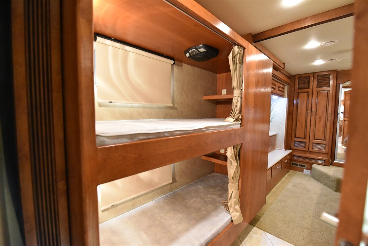 2011 Monaco Knight 40PBT   - Photo 21 - Orange, CA 92867