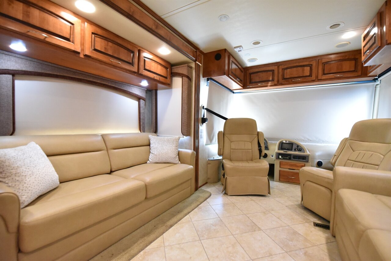 2011 Monaco Knight 40PBT   - Photo 13 - Orange, CA 92867