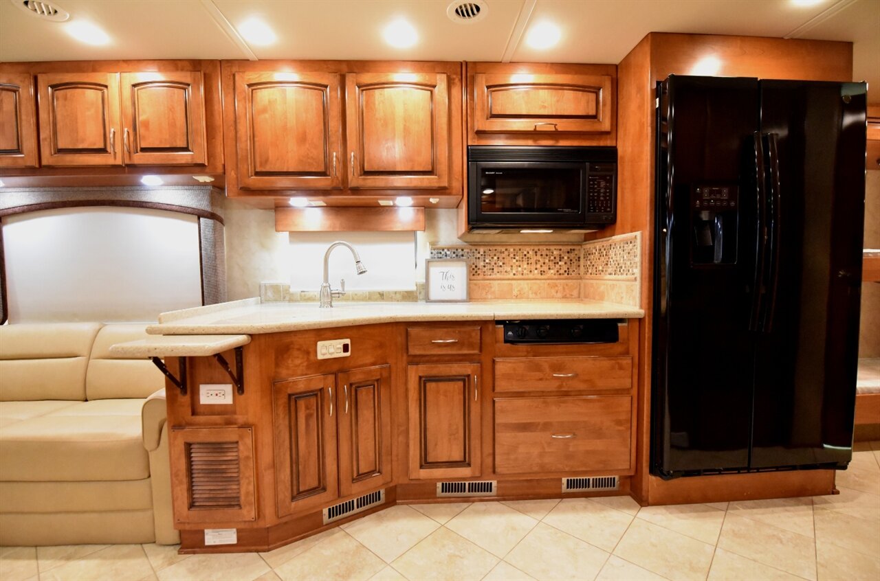 2011 Monaco Knight 40PBT   - Photo 17 - Orange, CA 92867
