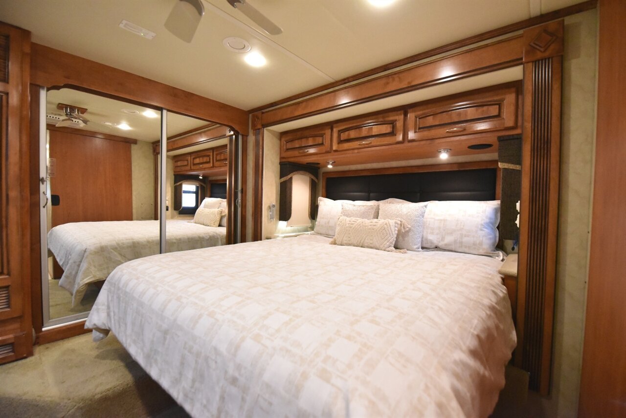 2011 Monaco Knight 40PBT   - Photo 26 - Orange, CA 92867