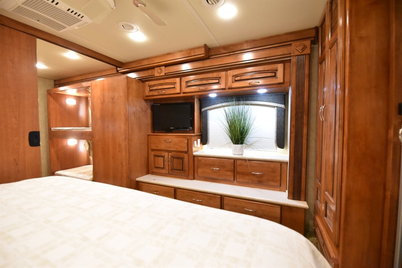 2011 Monaco Knight 40PBT   - Photo 28 - Orange, CA 92867