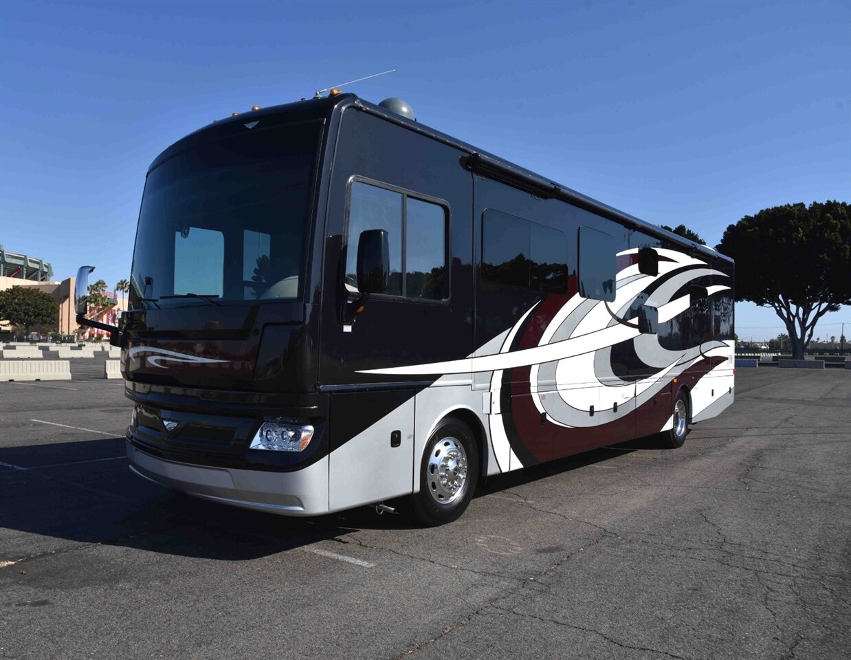2018 Fleetwood Pace Arrow  LXE - Photo 6 - Orange, CA 92867