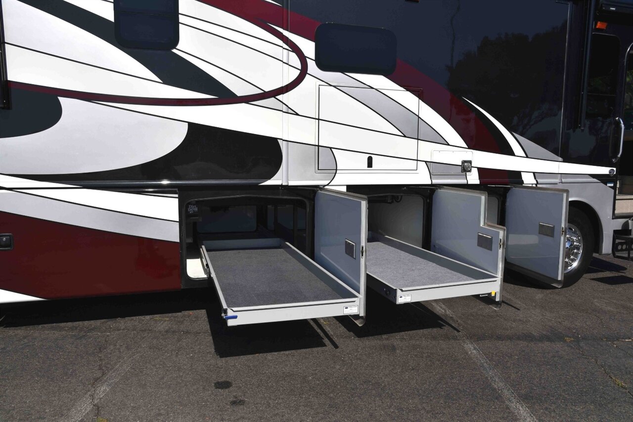 2018 Fleetwood Pace Arrow  LXE - Photo 15 - Orange, CA 92867