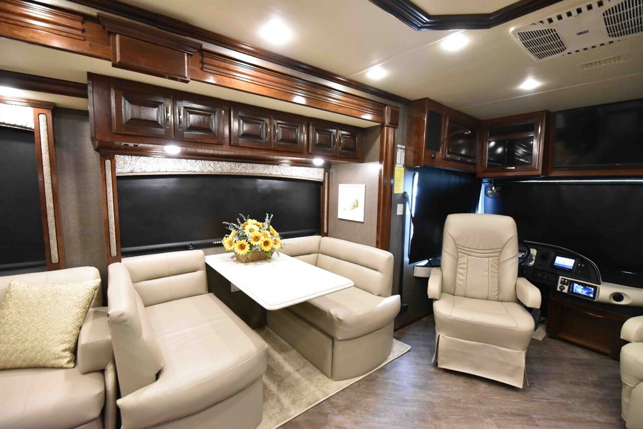 2018 Fleetwood Pace Arrow  LXE - Photo 37 - Orange, CA 92867
