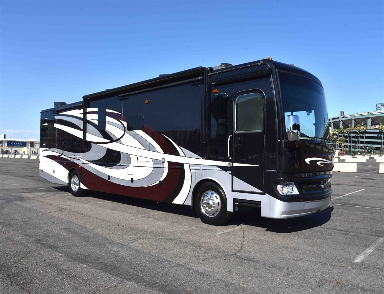2018 Fleetwood Pace Arrow  LXE - Photo 8 - Orange, CA 92867