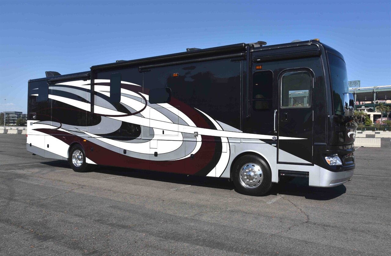 2018 Fleetwood Pace Arrow  LXE - Photo 9 - Orange, CA 92867