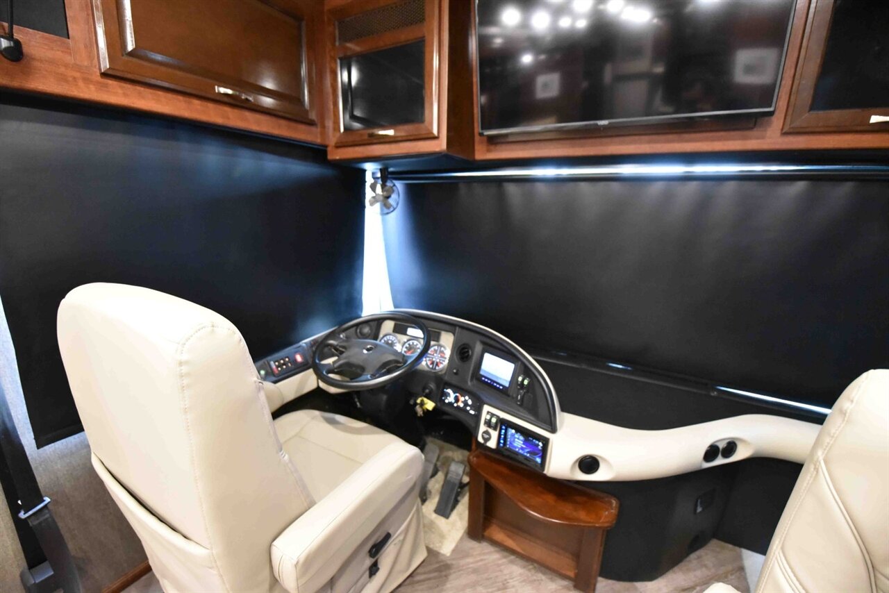 2018 Fleetwood Pace Arrow  LXE - Photo 39 - Orange, CA 92867