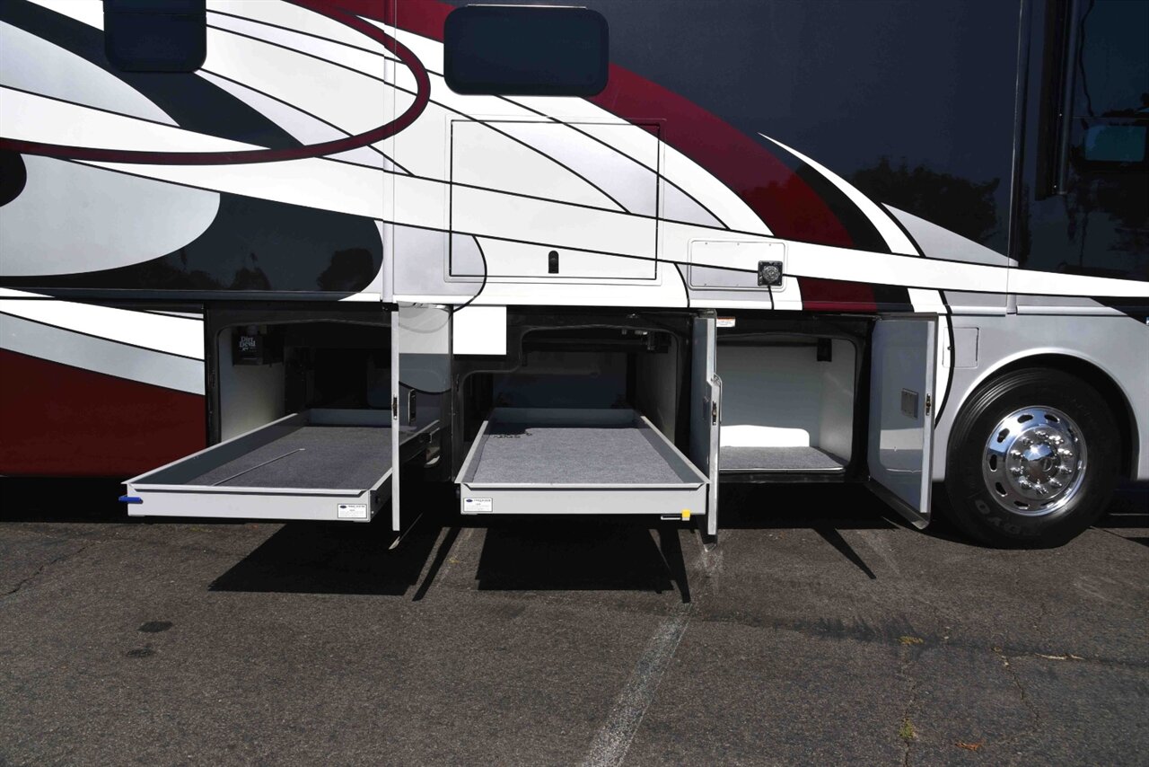 2018 Fleetwood Pace Arrow  LXE - Photo 14 - Orange, CA 92867