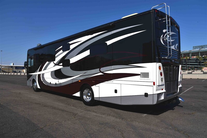2018 Fleetwood Pace Arrow  LXE - Photo 4 - Orange, CA 92867