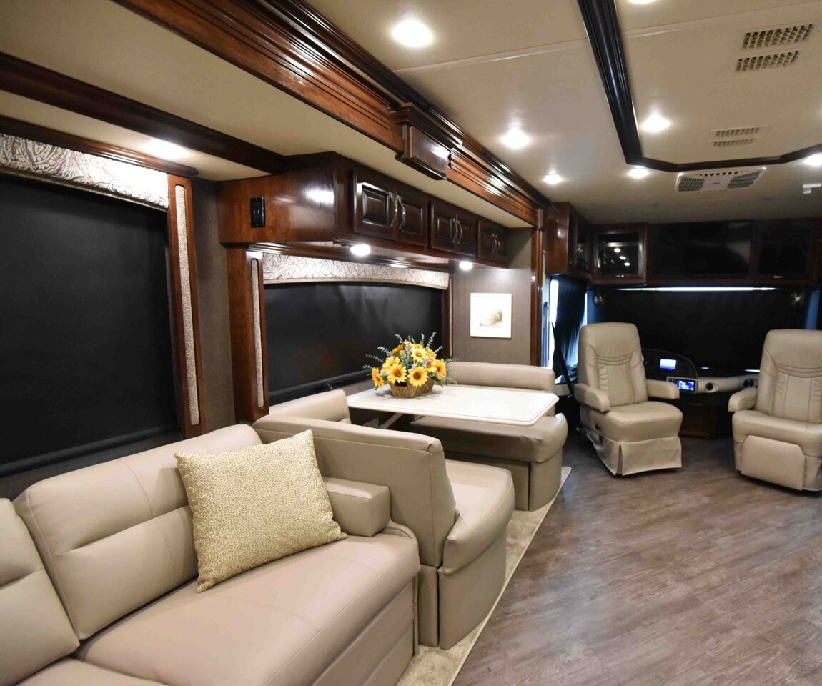 2018 Fleetwood Pace Arrow  LXE - Photo 36 - Orange, CA 92867