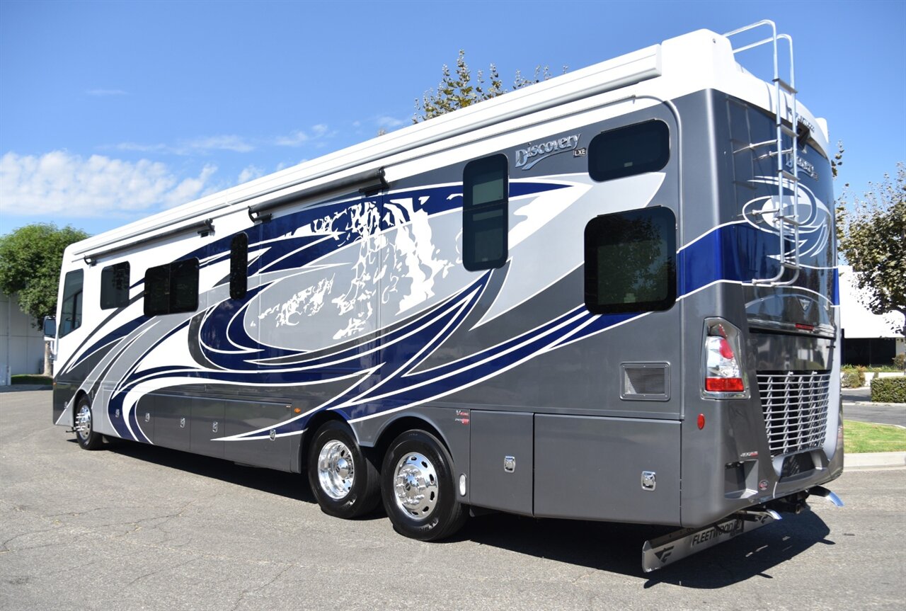 2022 Fleetwood Discovery   - Photo 5 - Orange, CA 92867