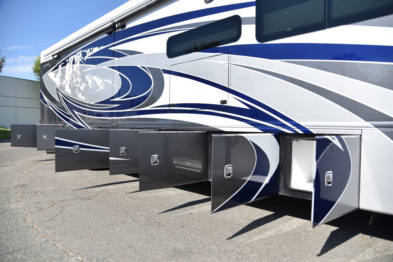 2022 Fleetwood Discovery   - Photo 17 - Orange, CA 92867